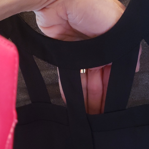 Black cut-out  sleeve-less blouce "FINAL PRICE" - Picture 5 of 11